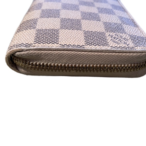 🔥🔥PRICE DROP🔥🔥🔥
LOUIS VUITTON DAMIER AZUR ZIPPY WALLET - Picture 3 of 12
